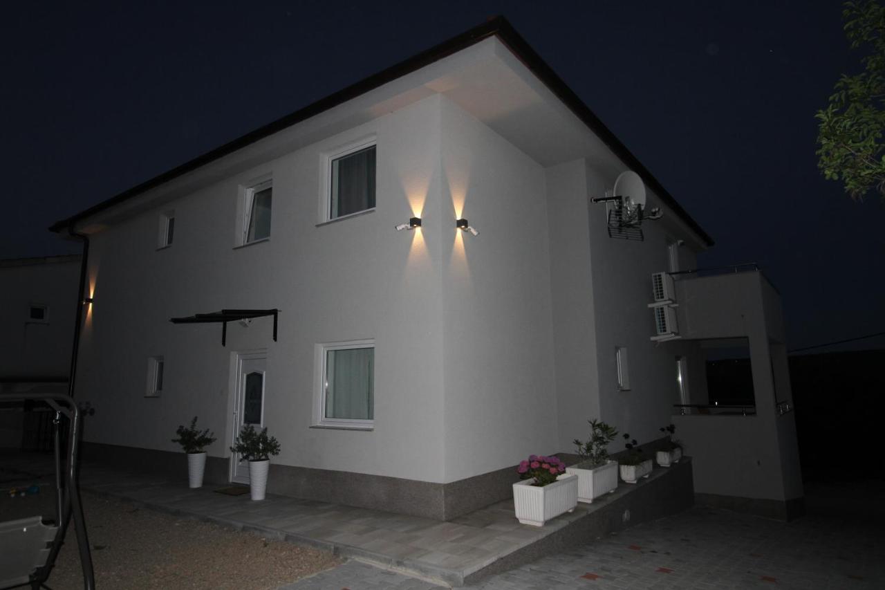 Apartments Klaudija Čižići Exteriör bild
